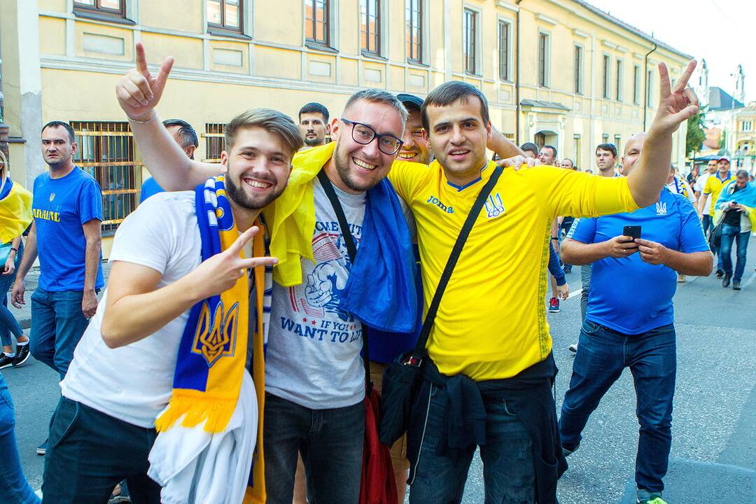 Vilnių užplūdo Ukrainos futbolo fanai
