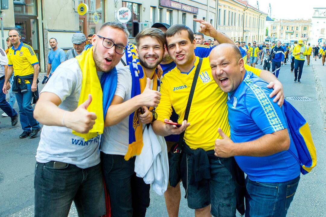 Vilnių užplūdo Ukrainos futbolo fanai