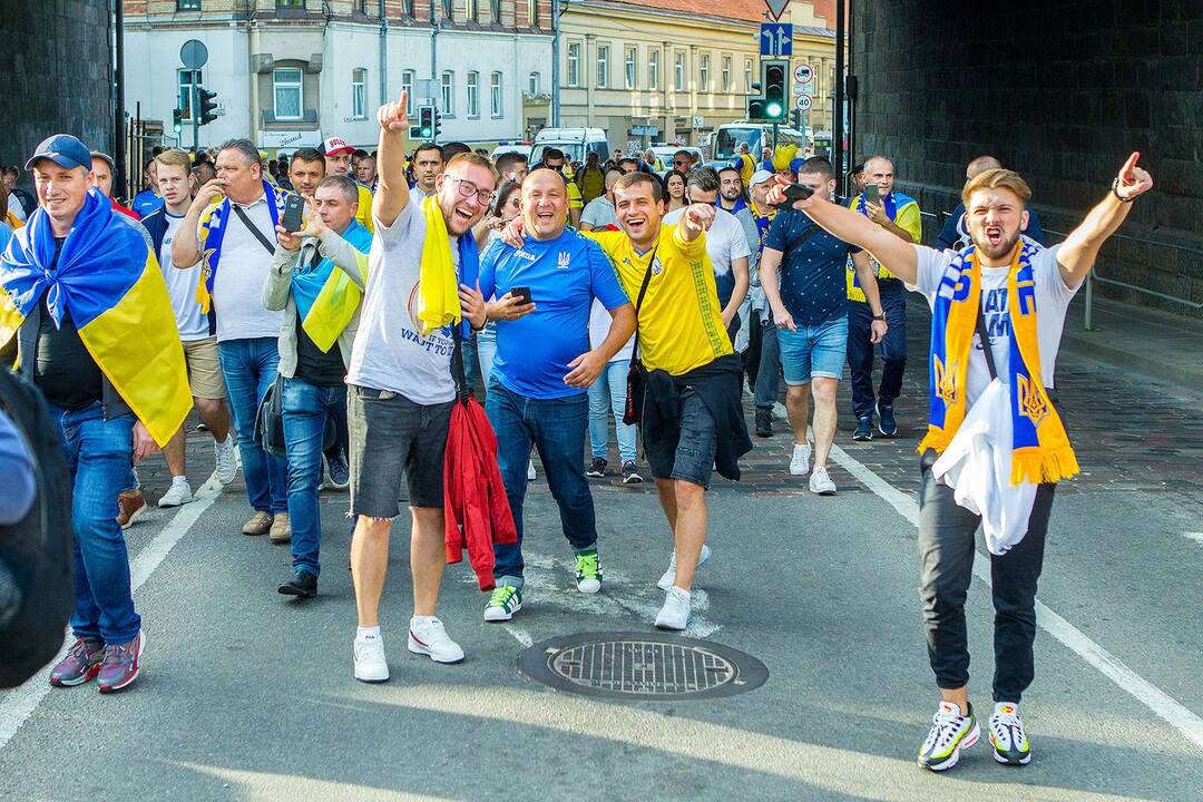 Vilnių užplūdo Ukrainos futbolo fanai