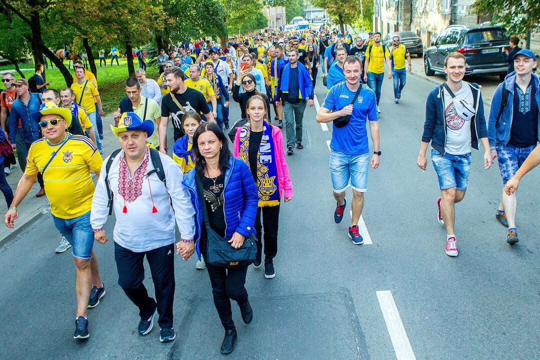 Vilnių užplūdo Ukrainos futbolo fanai