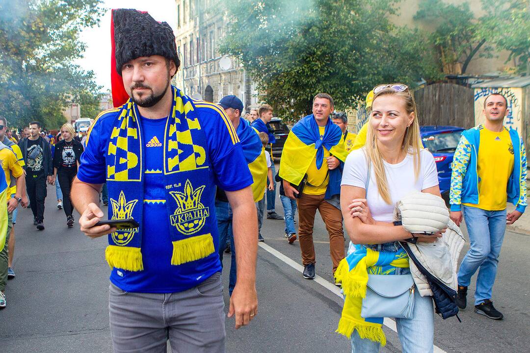 Vilnių užplūdo Ukrainos futbolo fanai