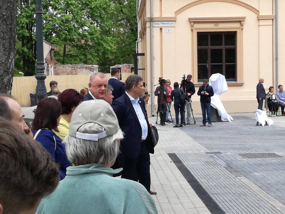 Palyda: vien už S.Skvernelio ir patarėjų kelionę į Vyriausybės posėdį Palangoje, netikėtai sutapusį su kurorto sezono atidarymo švente, teko pakloti apie 850 eurų. Į šią sumą neįskaičiuota apsaugininkų nakvynė.