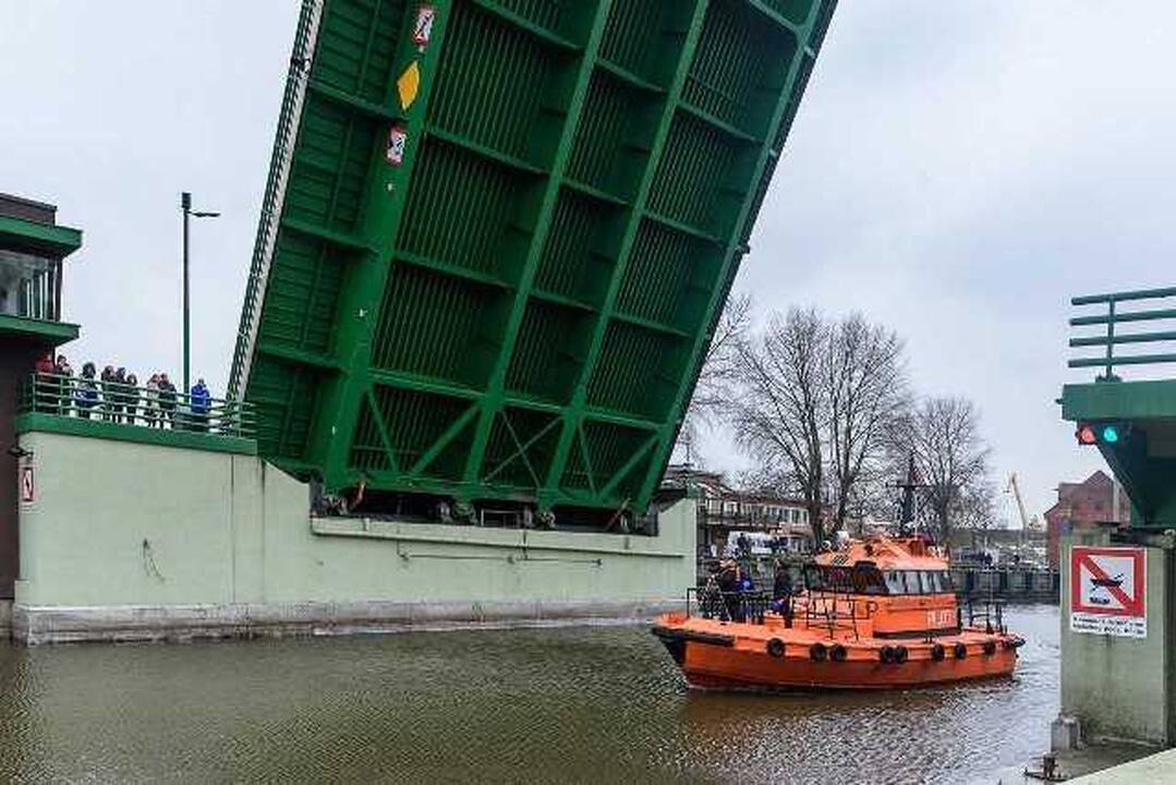 „Pūkuotuko pasaulio“ kūrėjai motoriniu laivu plaukė Danės upe ir filmavo vaizdus spektakliui. 