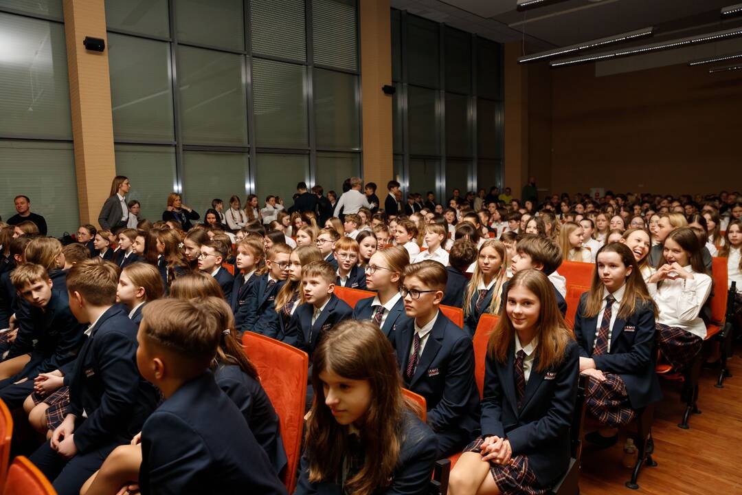 LSMU gimnazijoje - Dainų šimtmečiui skirti "Chorų karai"