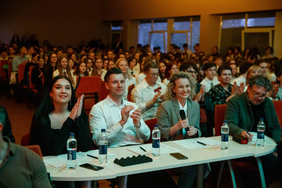 LSMU gimnazijoje - Dainų šimtmečiui skirti "Chorų karai"