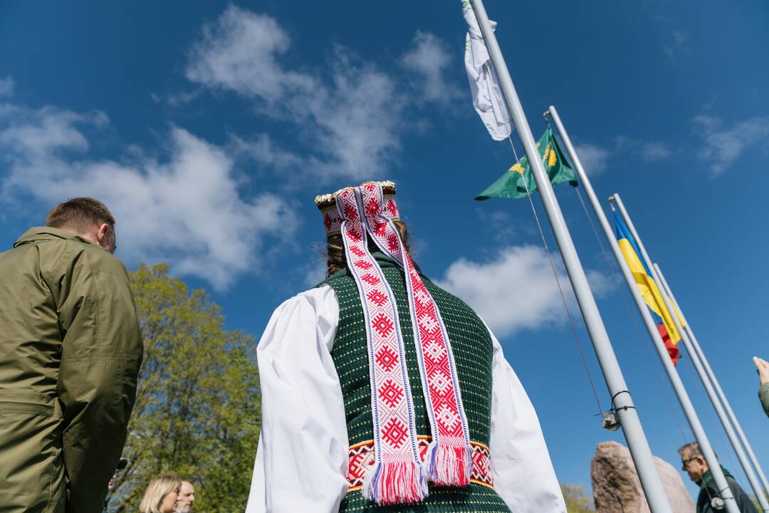 Ukrainos karo aukų atminimo ąžuolyne - dar daugiau ąžuolų