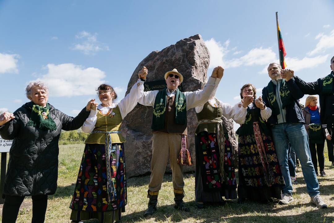 Ukrainos karo aukų atminimo ąžuolyne - dar daugiau ąžuolų