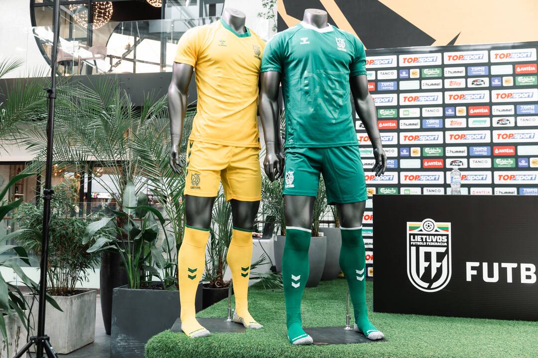 Pristatytos naujos futbolo rinktinės aprangos