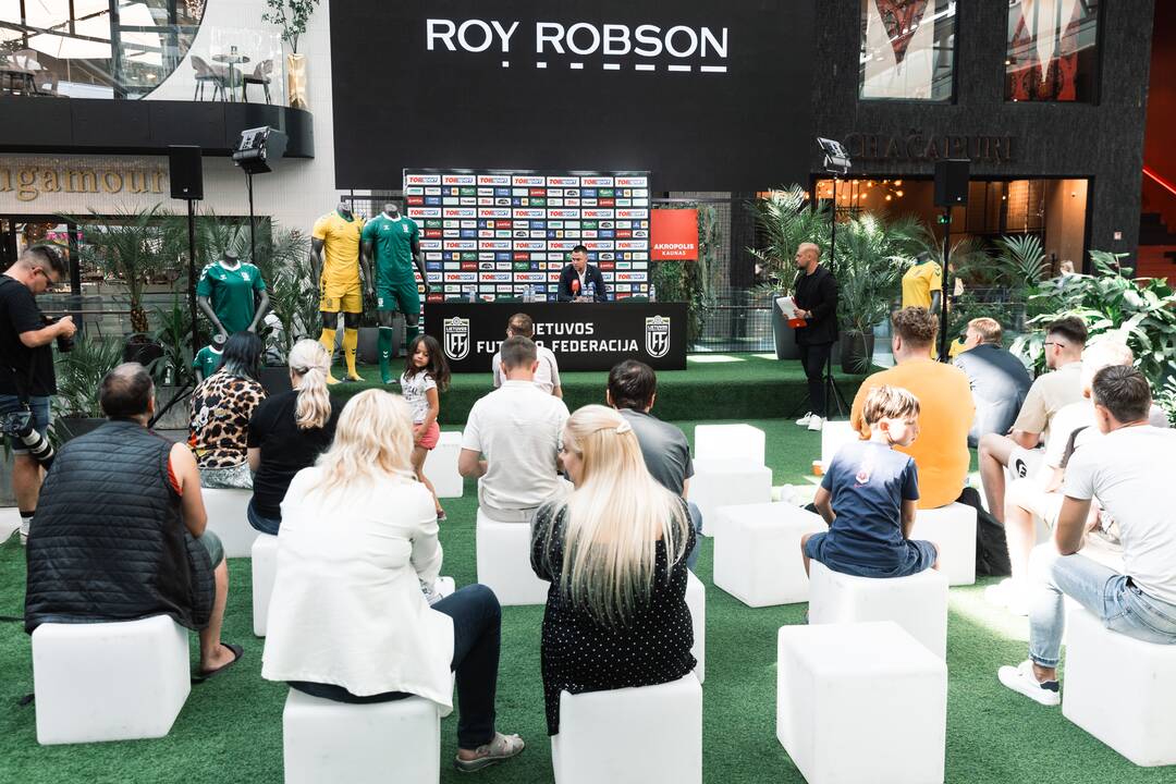 Pristatytos naujos futbolo rinktinės aprangos