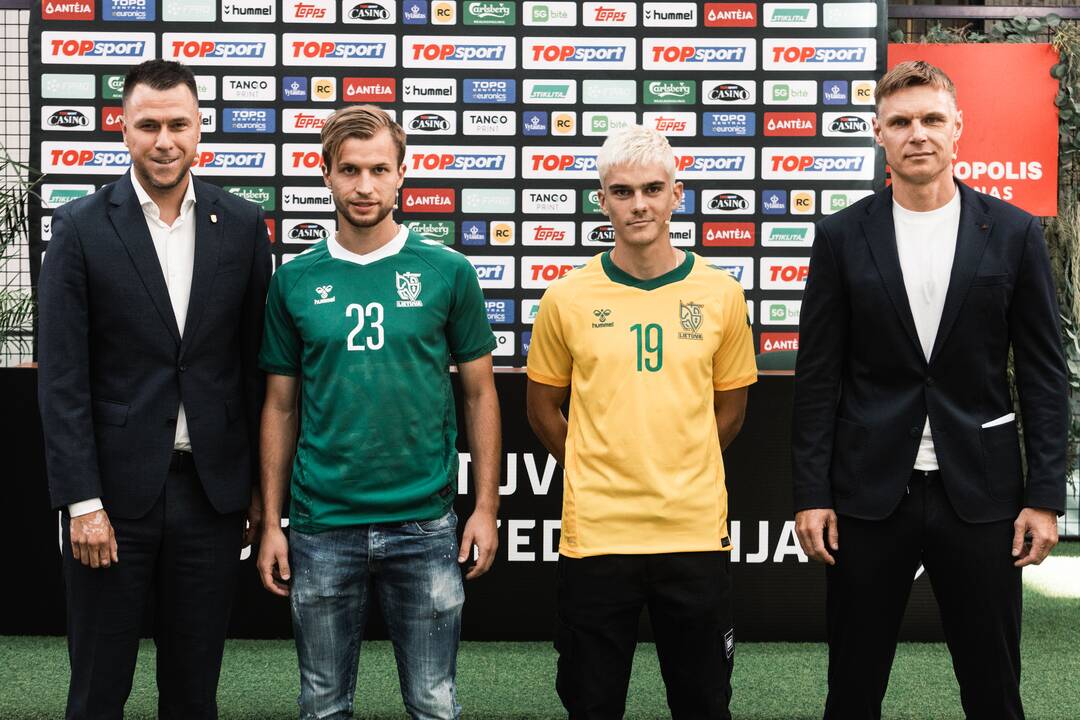 Pristatytos naujos futbolo rinktinės aprangos