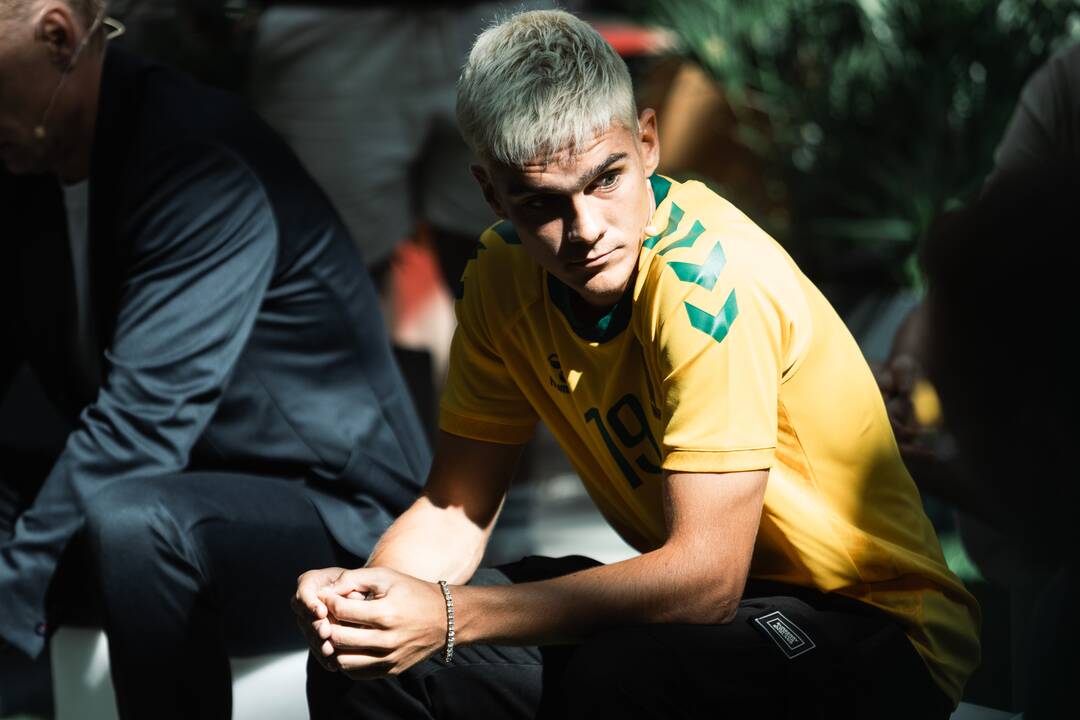 Pristatytos naujos futbolo rinktinės aprangos