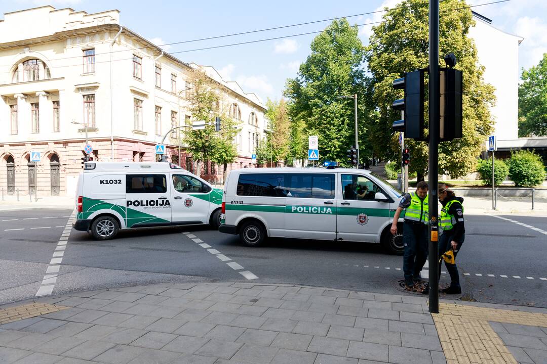 Kauno centre – troleibuso ir dviratininkės susidūrimas