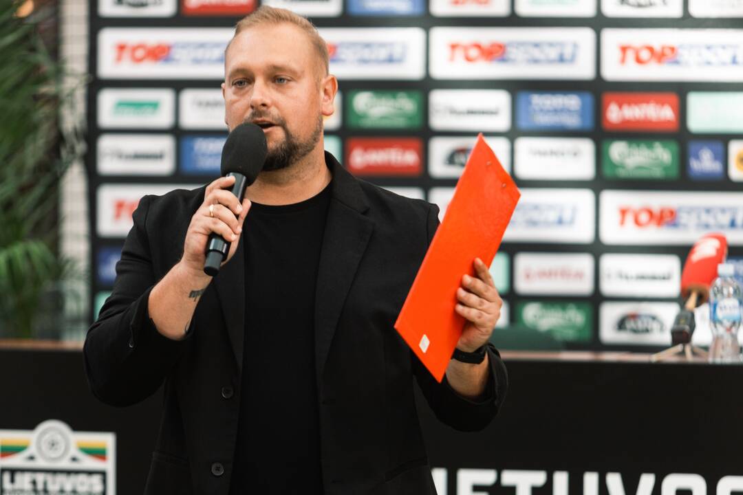 Pristatytos naujos futbolo rinktinės aprangos