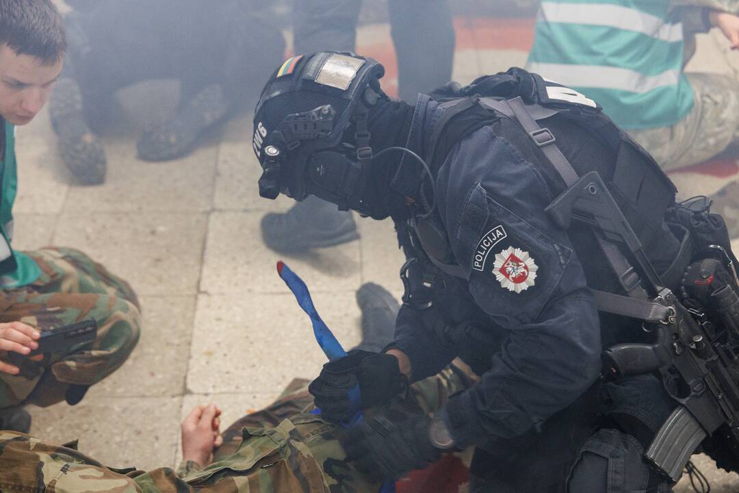 Ekstremalios situacijos pratybos licėjuje
