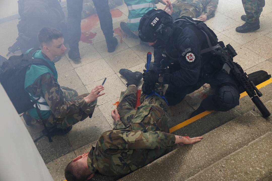 Ekstremalios situacijos pratybos licėjuje