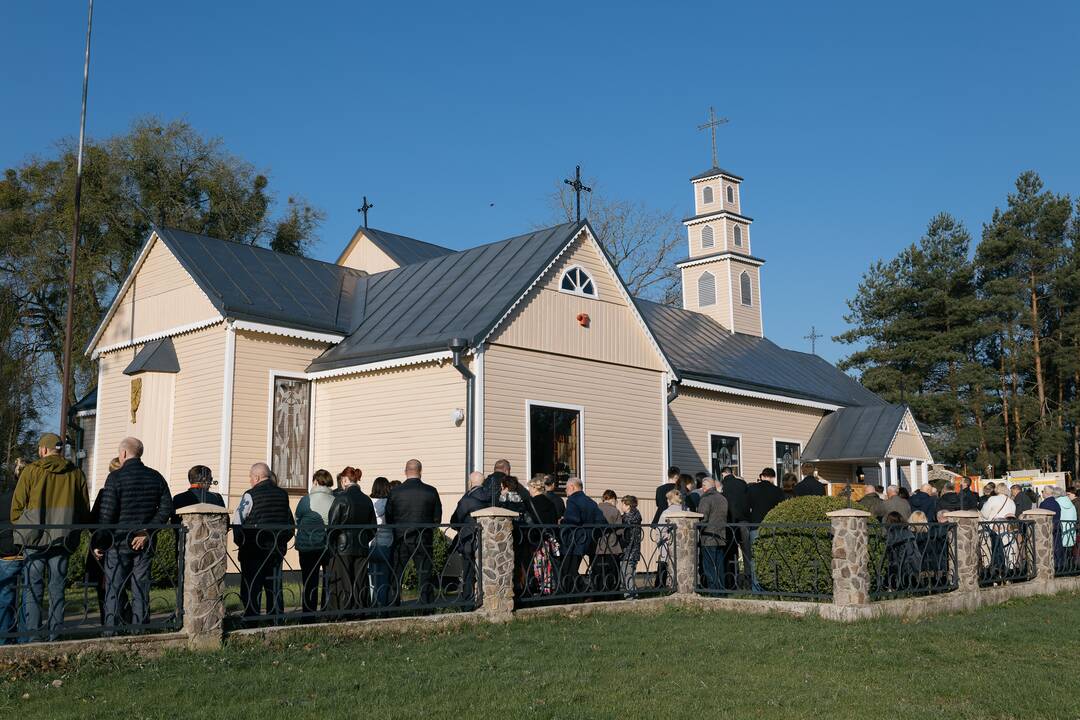 Velykų ryto mišios Tabariškių Kristaus Karaliaus bažnyčioje
