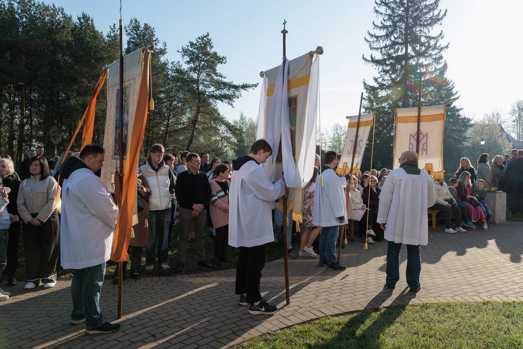 Velykų ryto mišios Tabariškių Kristaus Karaliaus bažnyčioje
