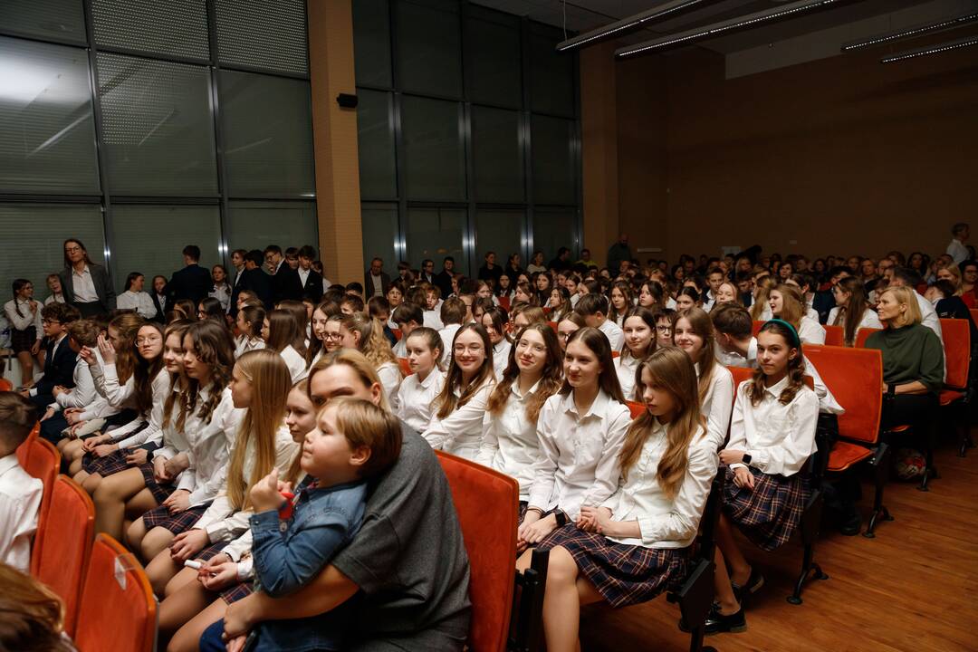 LSMU gimnazijoje - Dainų šimtmečiui skirti "Chorų karai"