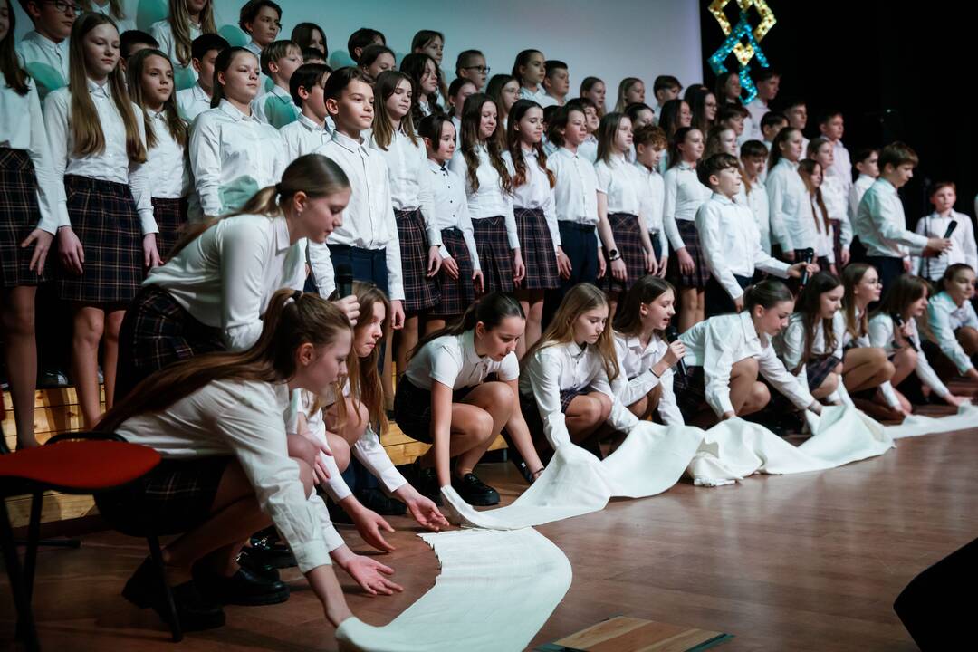 LSMU gimnazijoje - Dainų šimtmečiui skirti "Chorų karai"