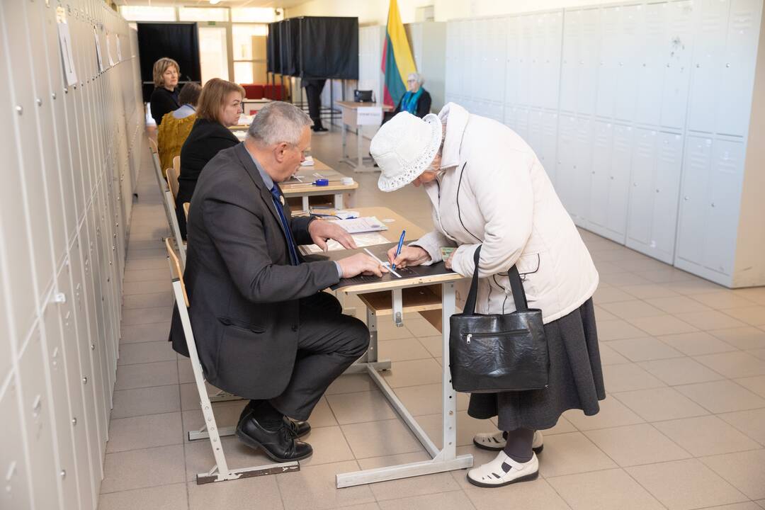 Kauniečiai balsuoja prezidento rinkimuose
