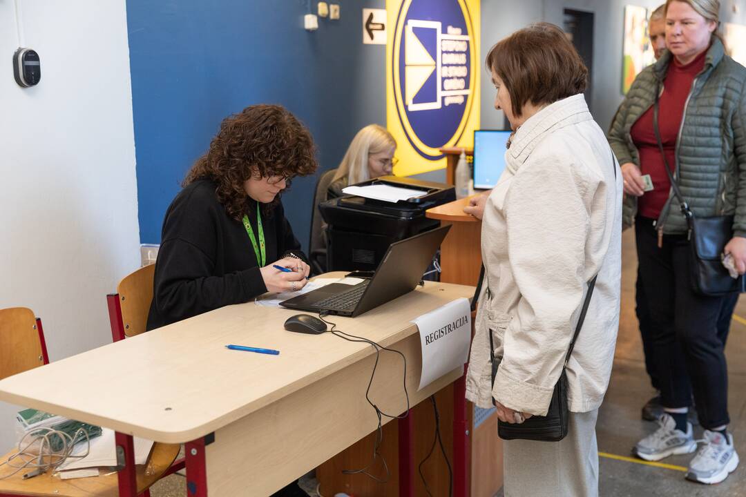 Kauniečiai balsuoja prezidento rinkimuose