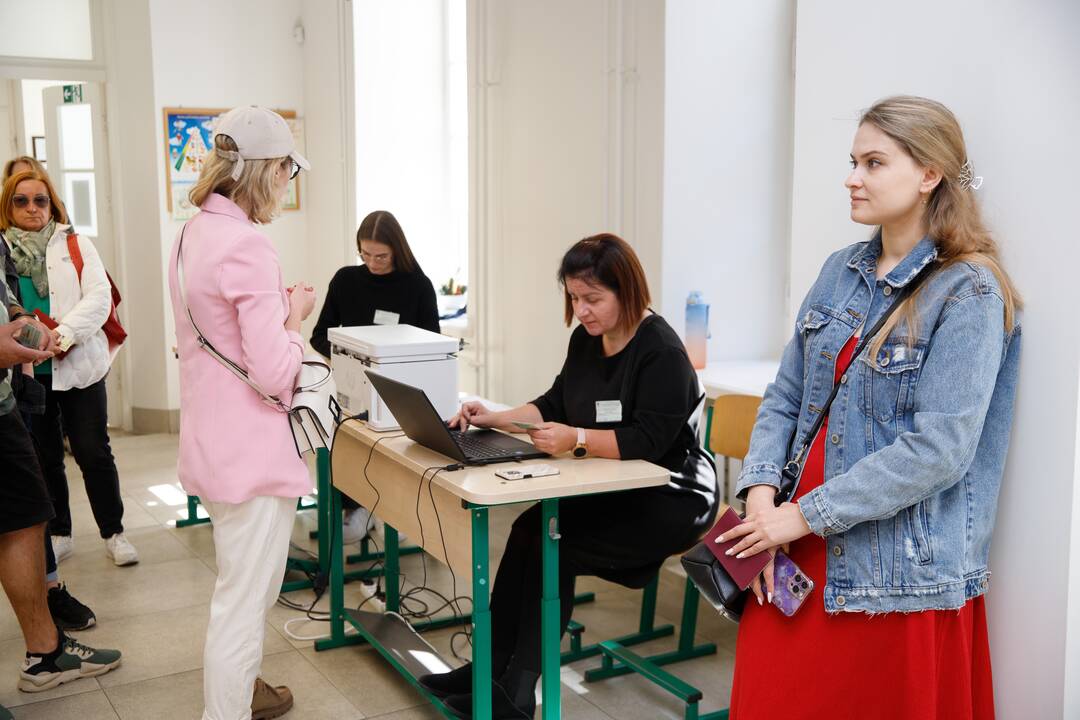 Kauniečiai balsuoja prezidento rinkimuose