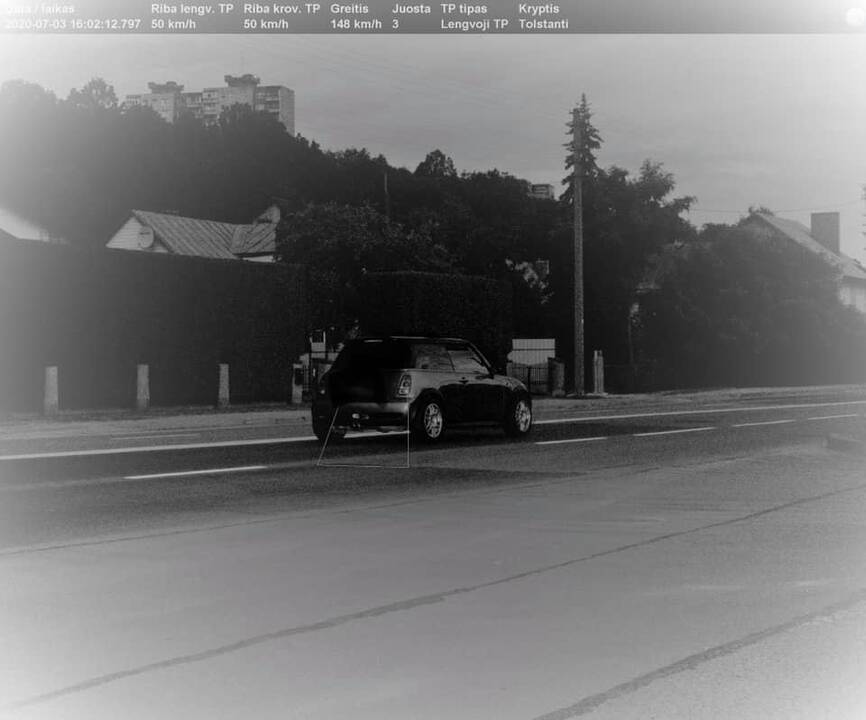 Kauno gatvėmis automobilis skriejo 148 km/val. greičiu