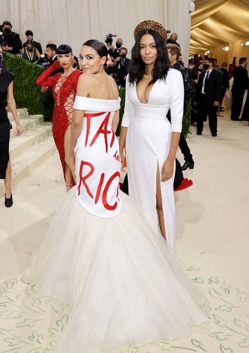 Kostiumo instituto pokylyje „Met Gala“ žvaigždės stebino ryškia mada