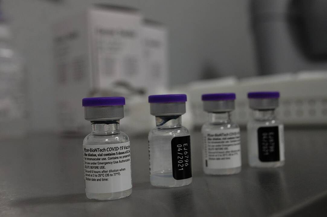 Santaros klinikose nuo COVID-19 infekcijos paskiepyta pirmoji medicinos darbuotoja