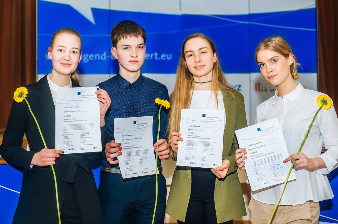 Vytautė Varneckaitė (kairėje) ir Vasarė Liutkevičiūtė
