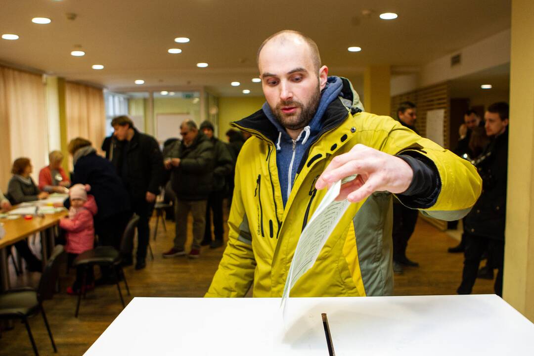 Lietuviai balsuoja savivaldybių tarybų ir merų rinkimuose