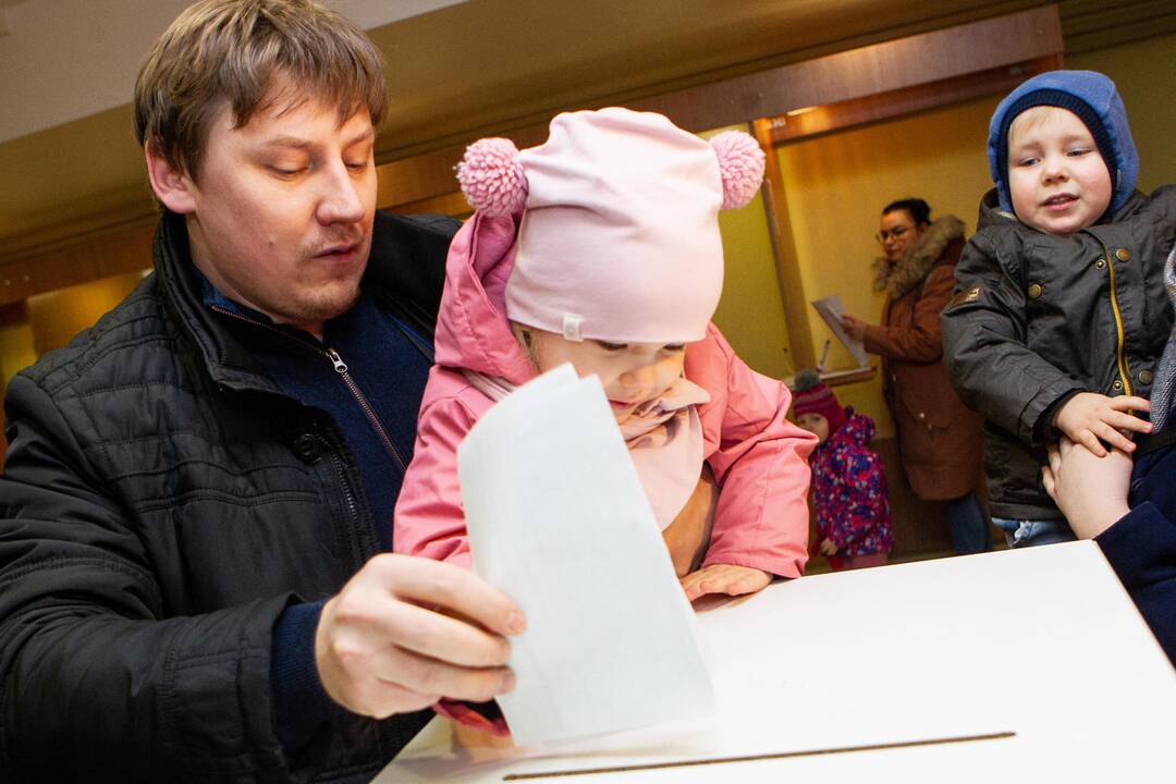 Lietuviai balsuoja savivaldybių tarybų ir merų rinkimuose