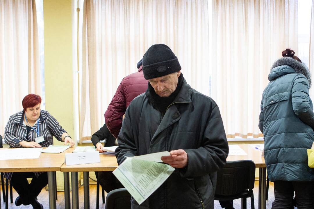 Lietuviai balsuoja savivaldybių tarybų ir merų rinkimuose