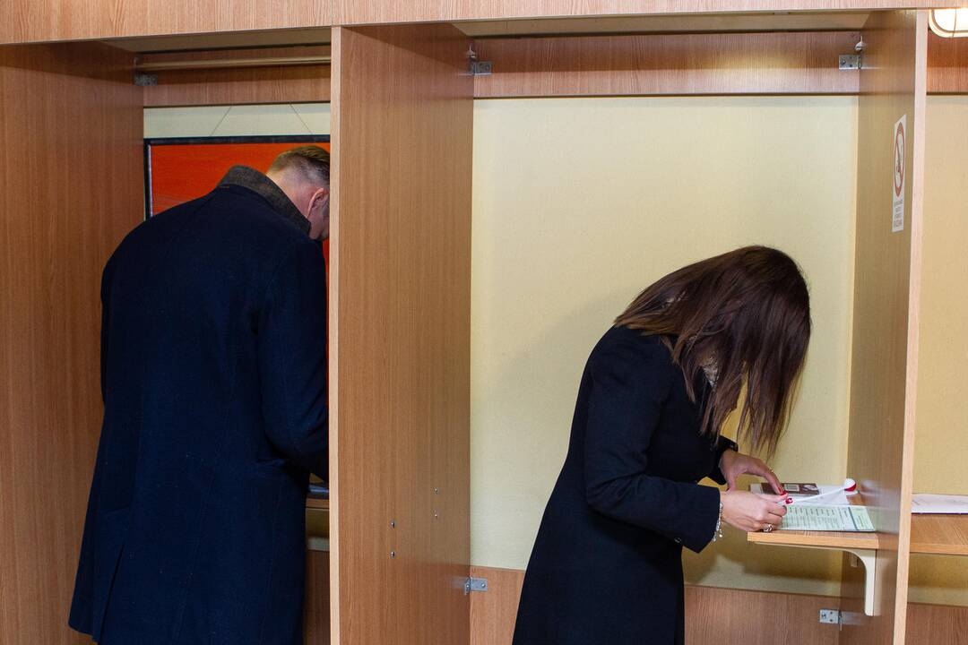 Lietuviai balsuoja savivaldybių tarybų ir merų rinkimuose