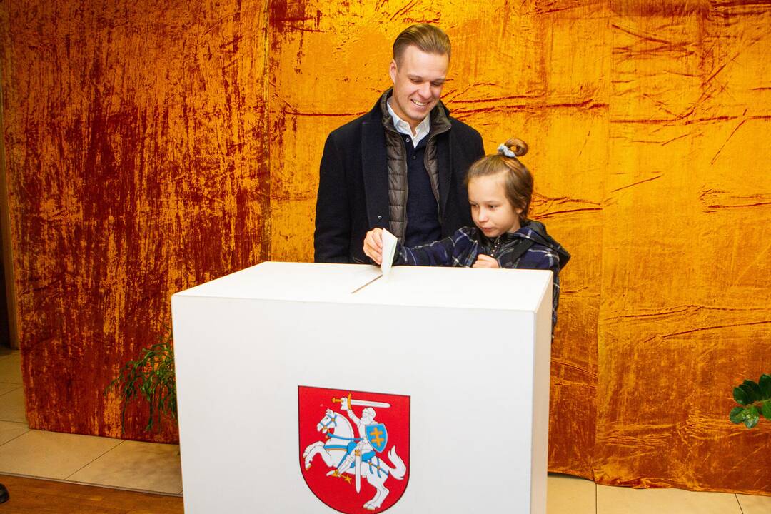 Lietuviai balsuoja savivaldybių tarybų ir merų rinkimuose