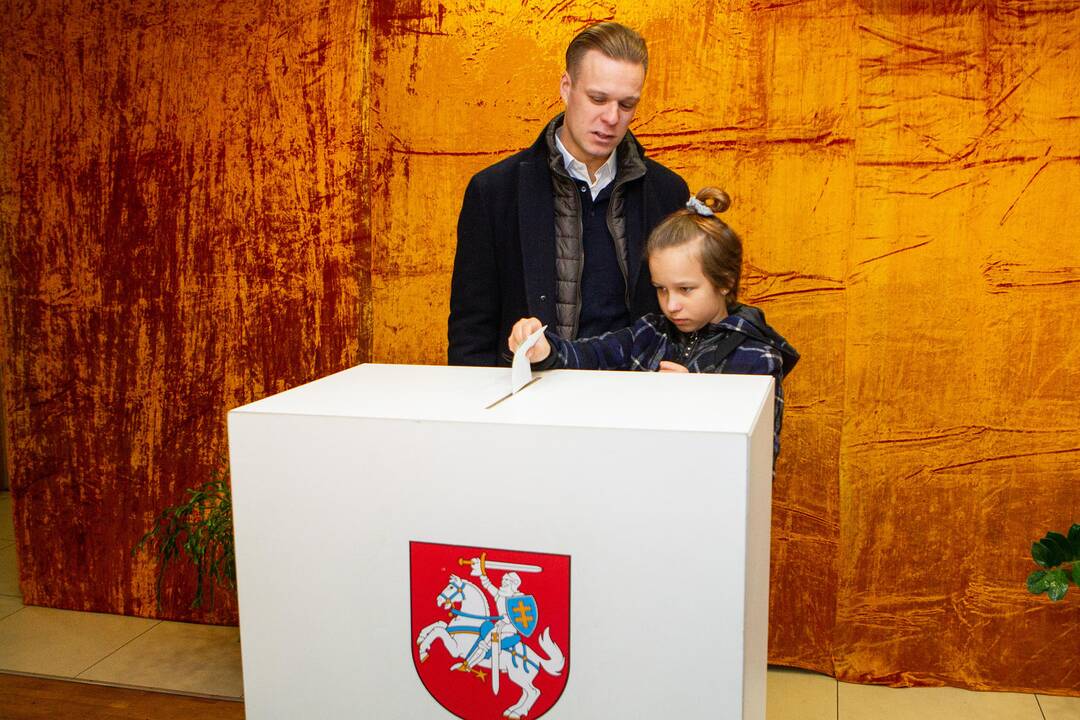 Lietuviai balsuoja savivaldybių tarybų ir merų rinkimuose
