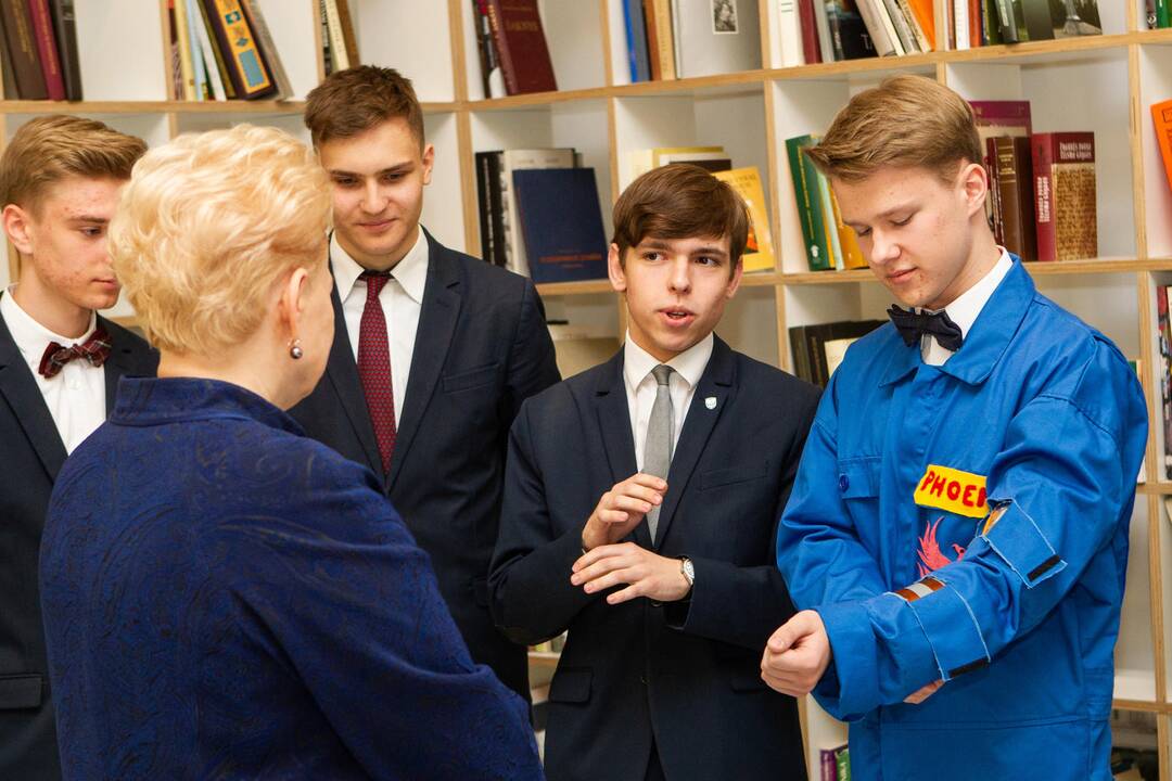 Prezidentė susitiko su jaunaisiais išradėjais