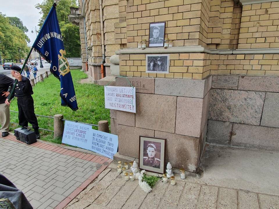 Piketas dėl J. Noreikos atminimo lentos nuėmimo