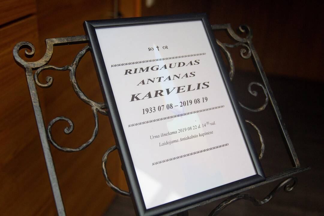 Atsisveikinimas su R. Karveliu