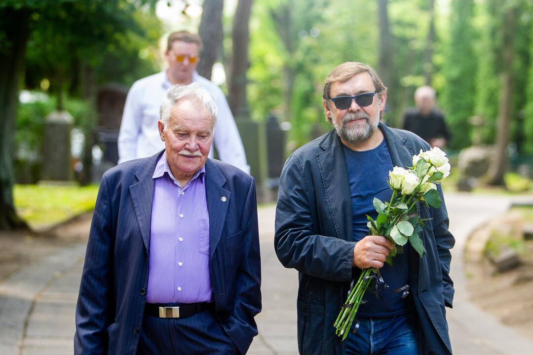 Aktoriaus R. Karvelio laidotuvės
