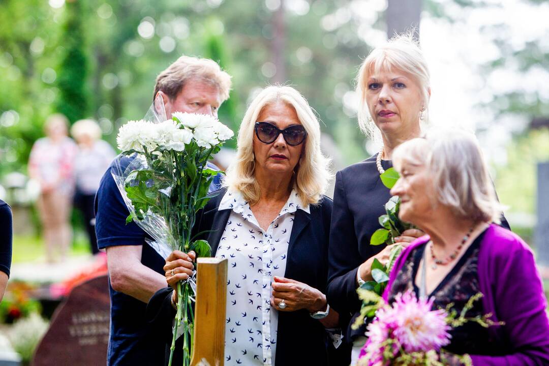 Aktoriaus R. Karvelio laidotuvės