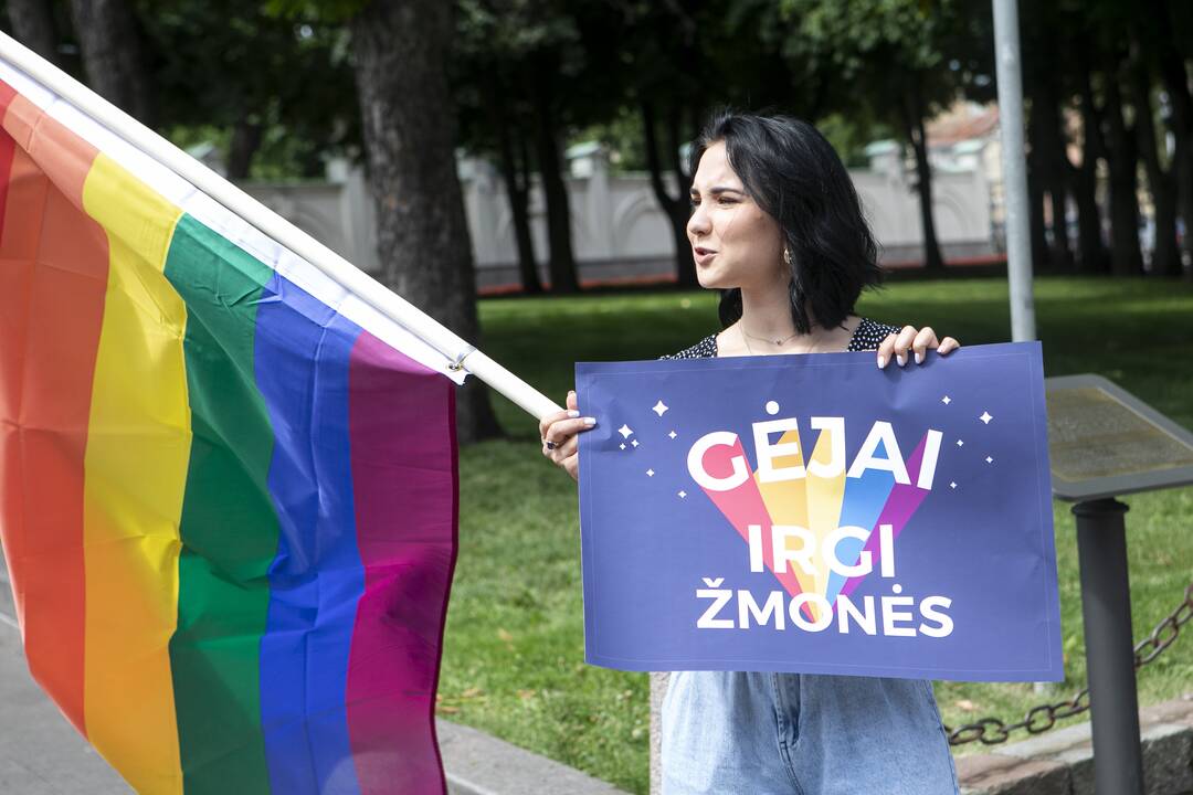LGBT bendruomenė surengė prezidento padrąsinimo akciją