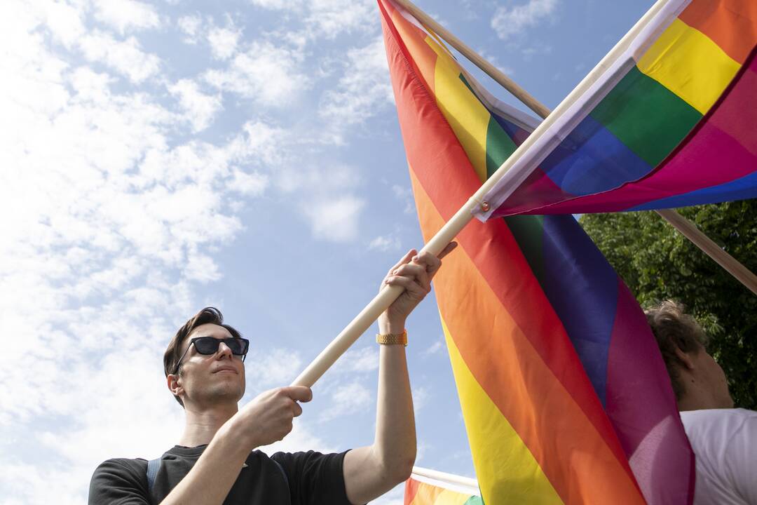 LGBT bendruomenė surengė prezidento padrąsinimo akciją