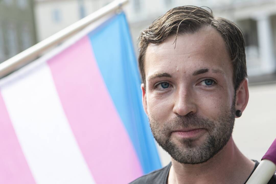 LGBT bendruomenė surengė prezidento padrąsinimo akciją