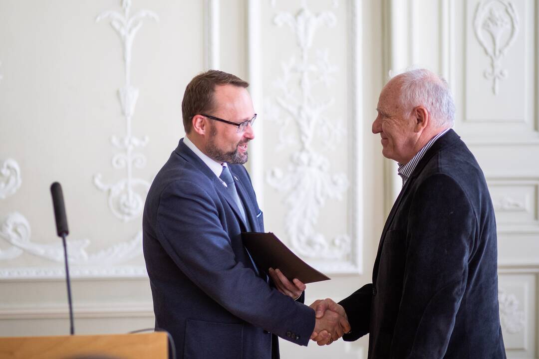 Įteikti garbės ženklai „Nešk savo šviesą ir tikėk“