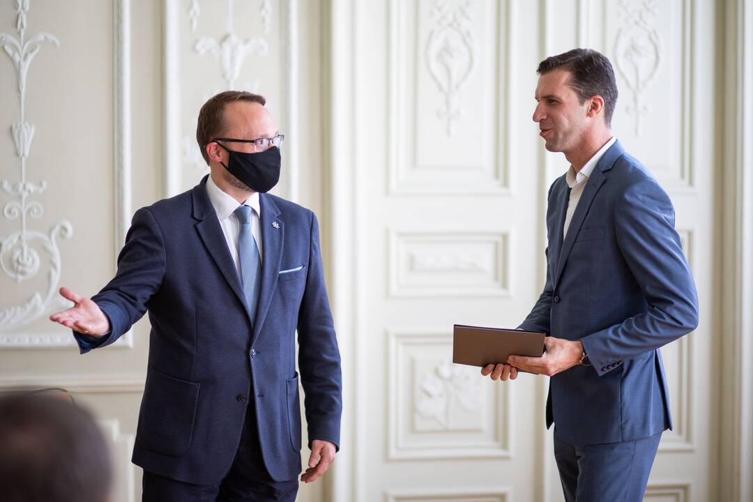 Įteikti garbės ženklai „Nešk savo šviesą ir tikėk“