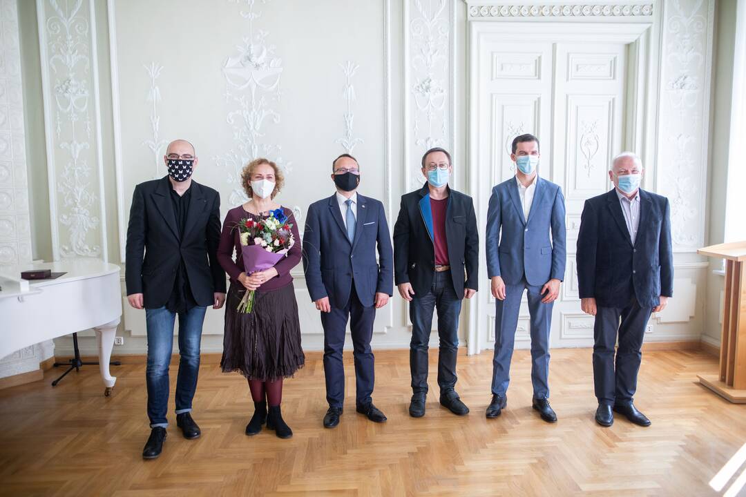 Įteikti garbės ženklai „Nešk savo šviesą ir tikėk“