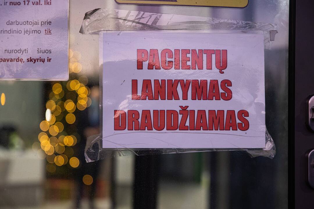 Santaros klinikose nuo COVID-19 infekcijos paskiepyta pirmoji medicinos darbuotoja