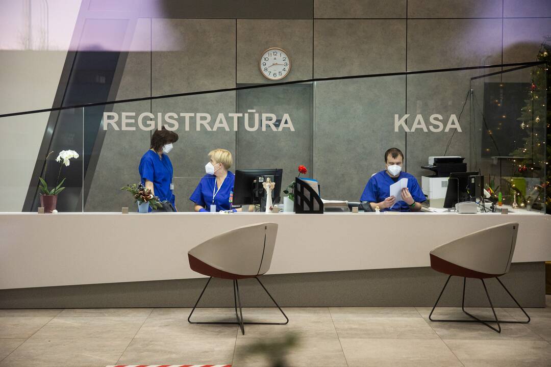 Santaros klinikose nuo COVID-19 infekcijos paskiepyta pirmoji medicinos darbuotoja