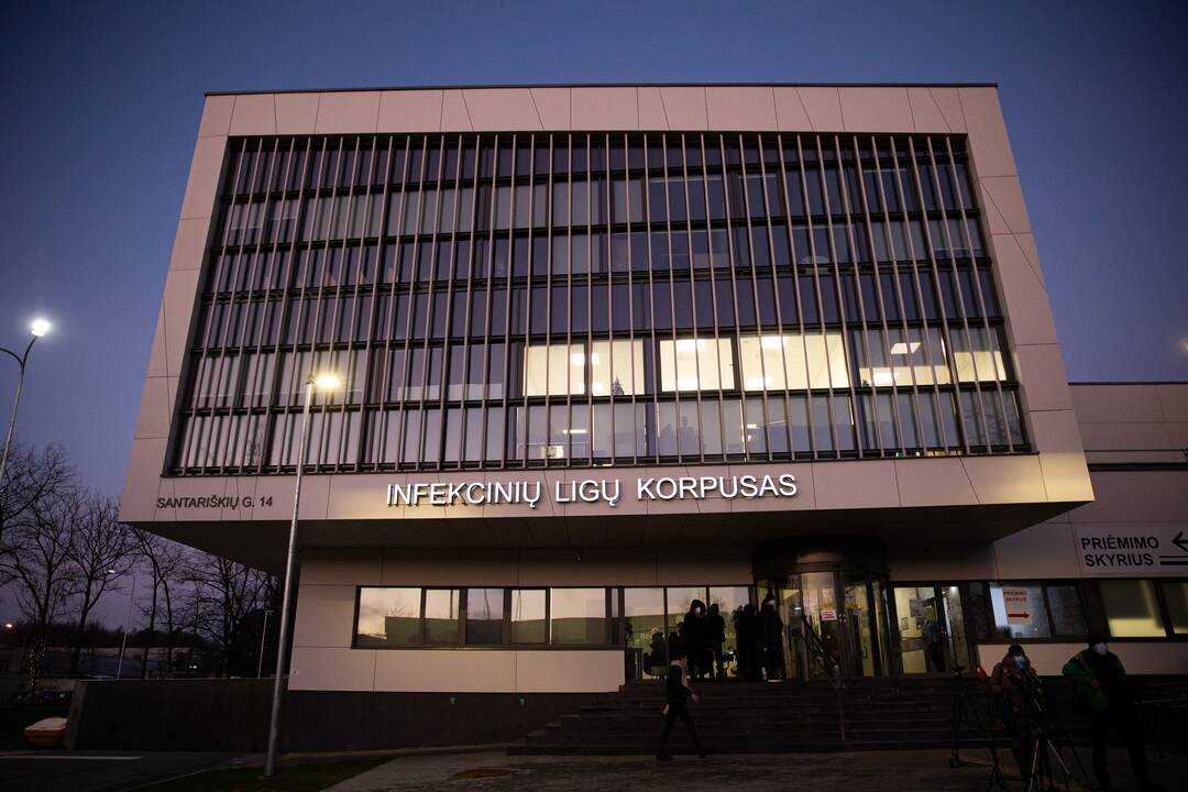 Santaros klinikose nuo COVID-19 infekcijos paskiepyta pirmoji medicinos darbuotoja